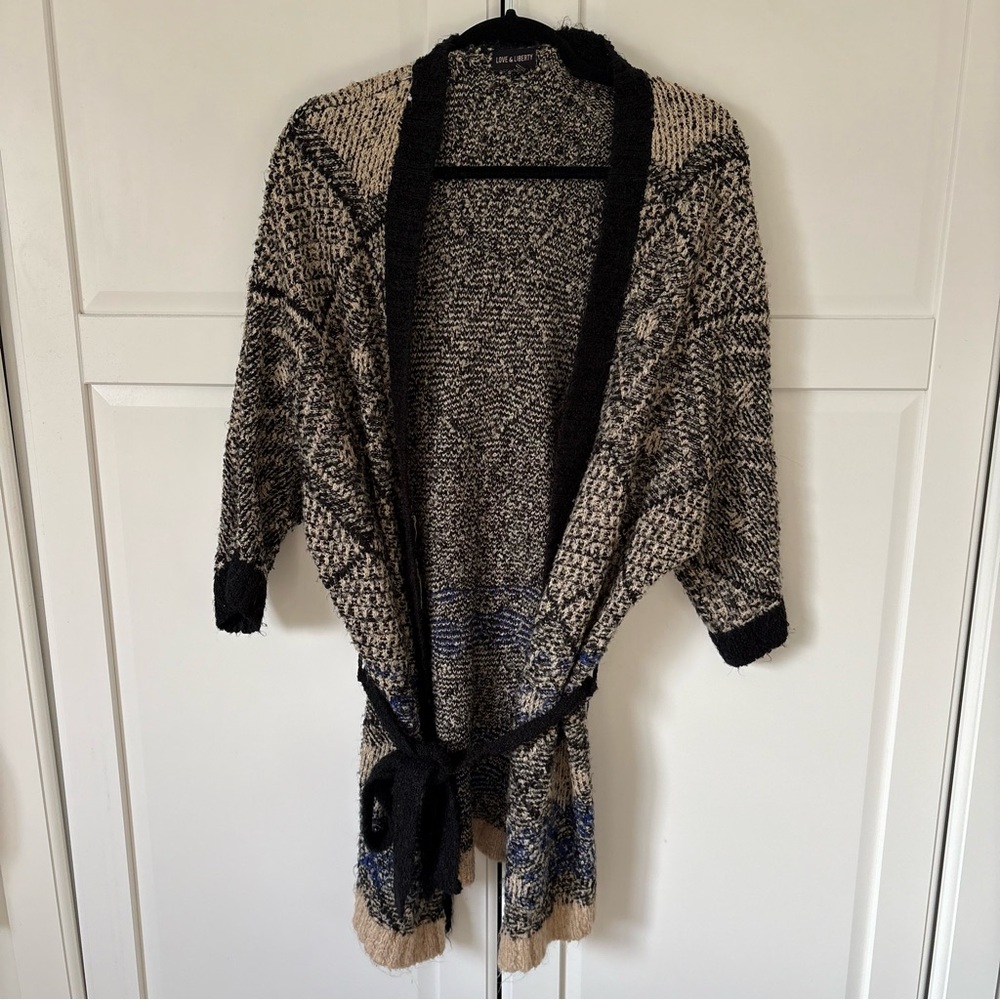 LOVE & LIBERTY Women's Black and Beige Sweater